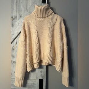 Absolutely gorgeous chunky cable knit cropped turtleneck sweater READ BELOW 👇